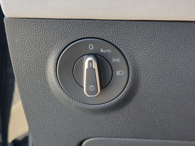 Certified 2025 Volkswagen Taos SE w/ Black Wheel Package image 25