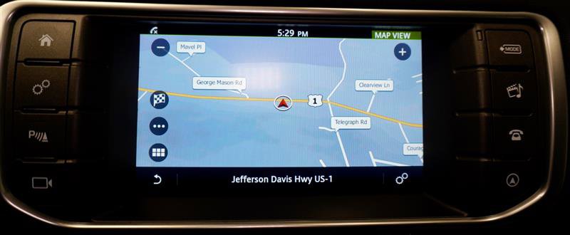 Used 2017 Land Rover Range Rover Evoque SE image 18