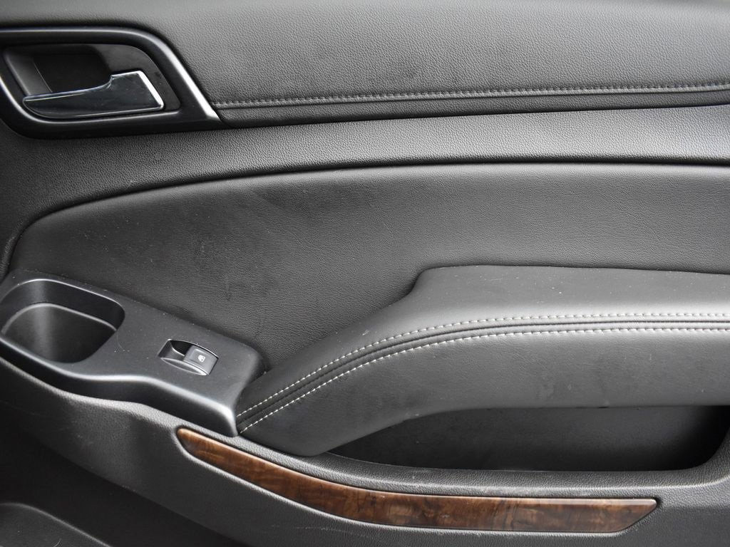 Used 2020 Chevrolet Suburban LT image 32