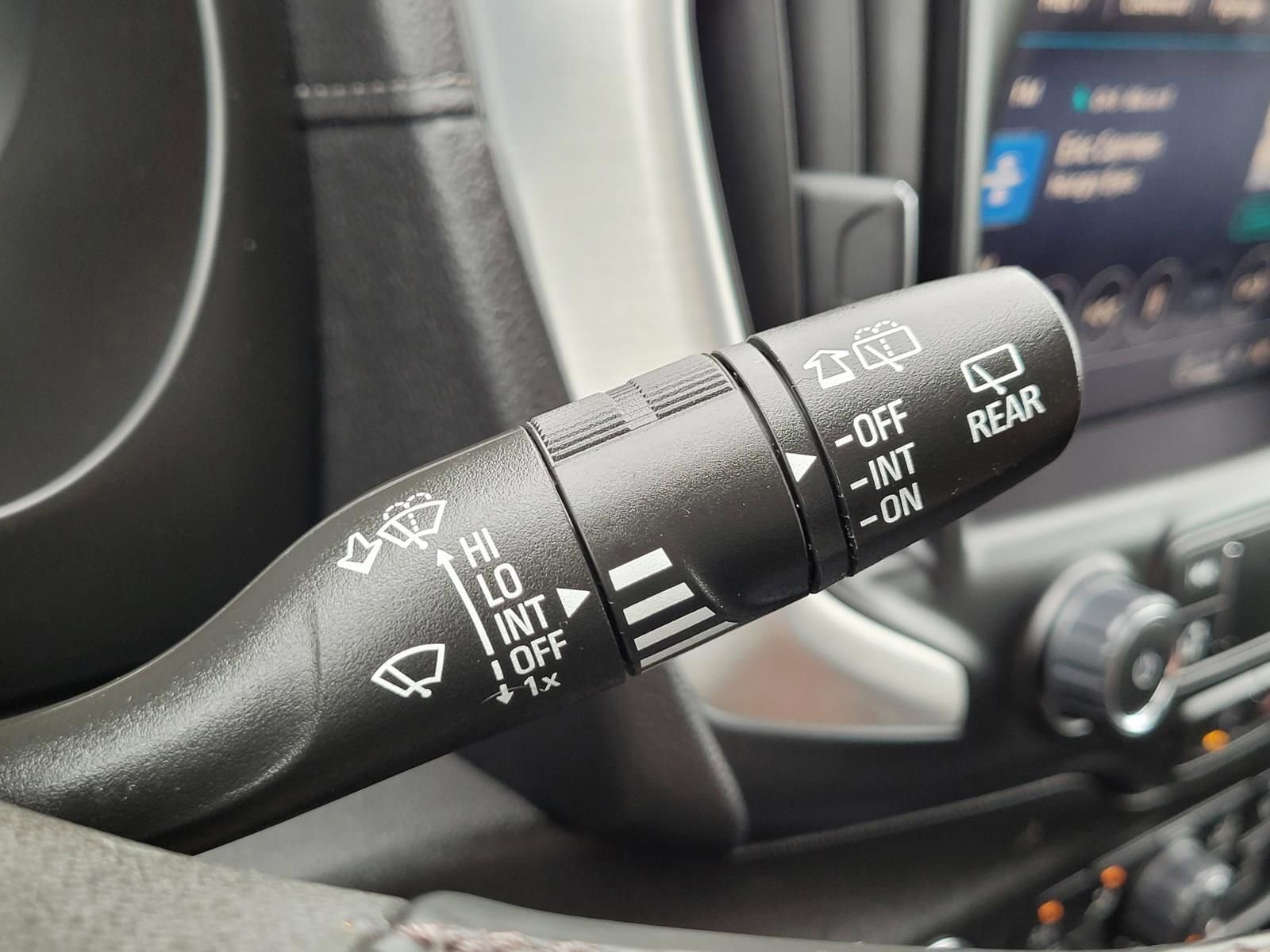 Used 2024 GMC Terrain SLT image 34