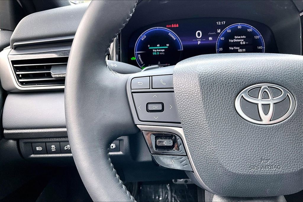 Used 2025 Toyota Camry XSE FWD image 11