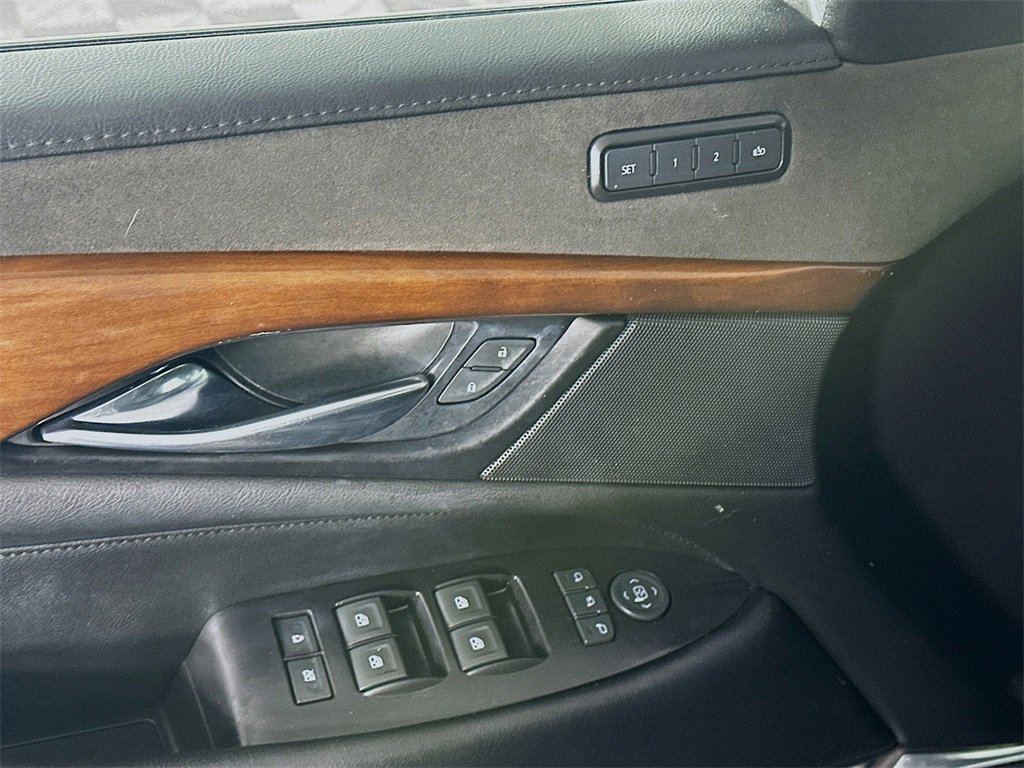 Used 2019 Cadillac Escalade Premium Luxury w/ Escalade Sport Edition image 25