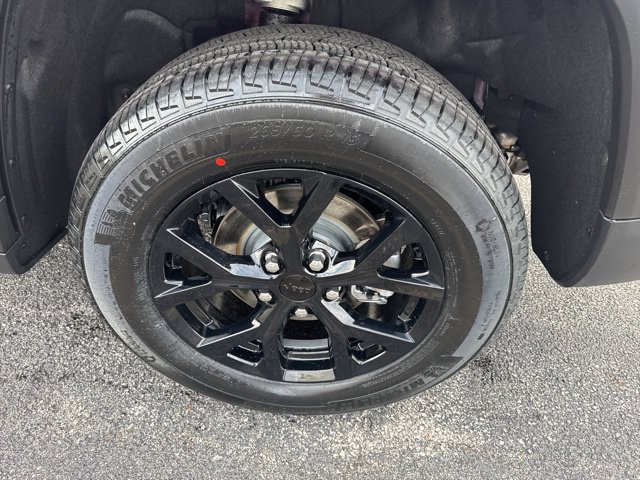 New 2025 Jeep Grand Cherokee Altitude w/ Trailer Tow Package AWD/4WD image 4