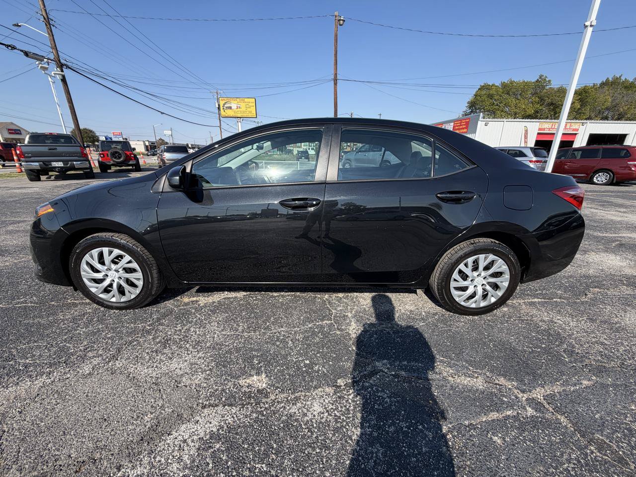 Used 2018 Toyota Corolla LE FWD image 8