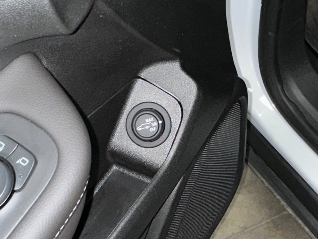 Used 2022 GMC Terrain SLE w/ Driver Convenience Package image 6