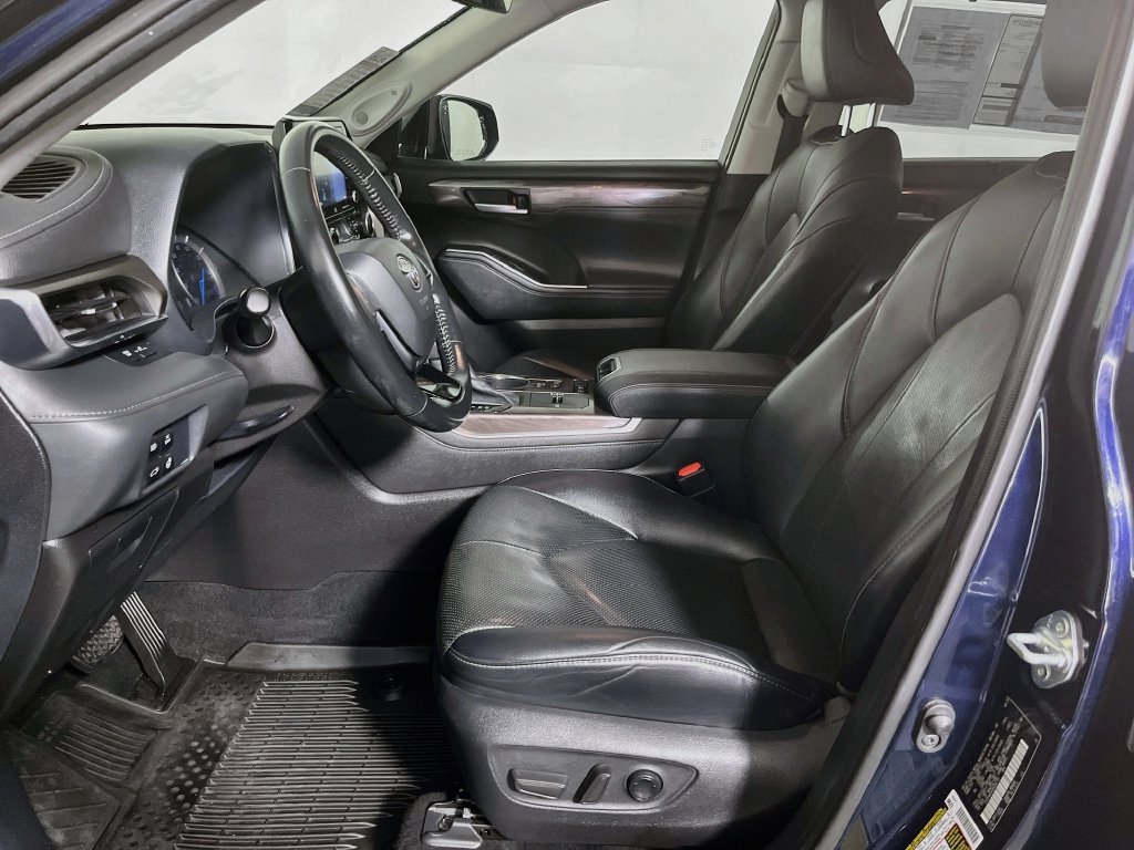 Used 2021 Toyota Highlander Limited FWD image 12