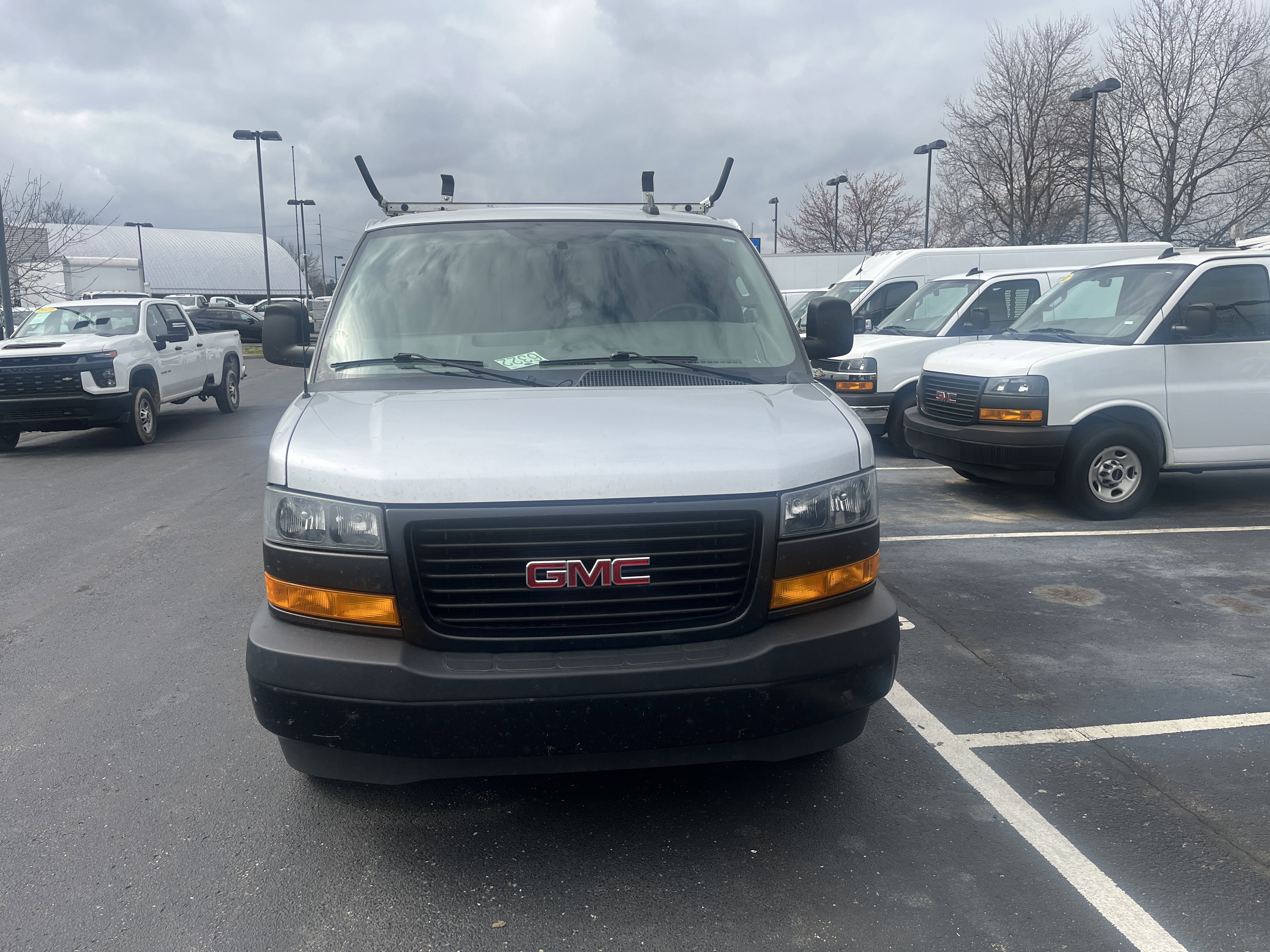 Used 2023 GMC Savana 2500 RWD image 2