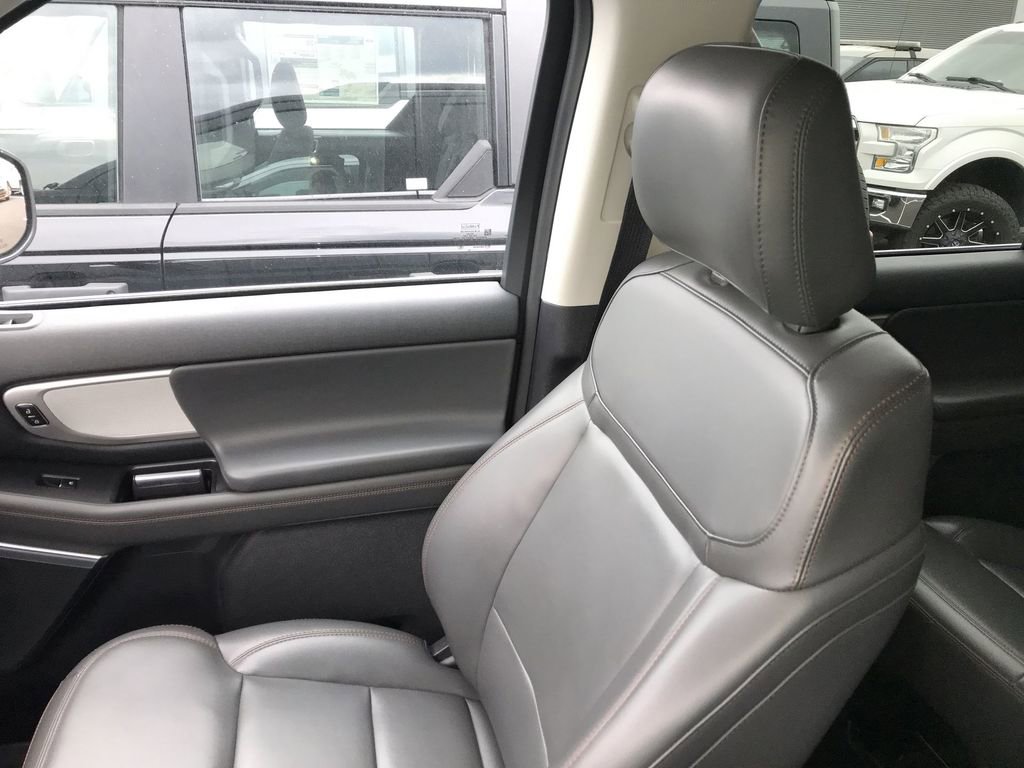 Used 2025 Ford Expedition Max Active AWD/4WD image 25