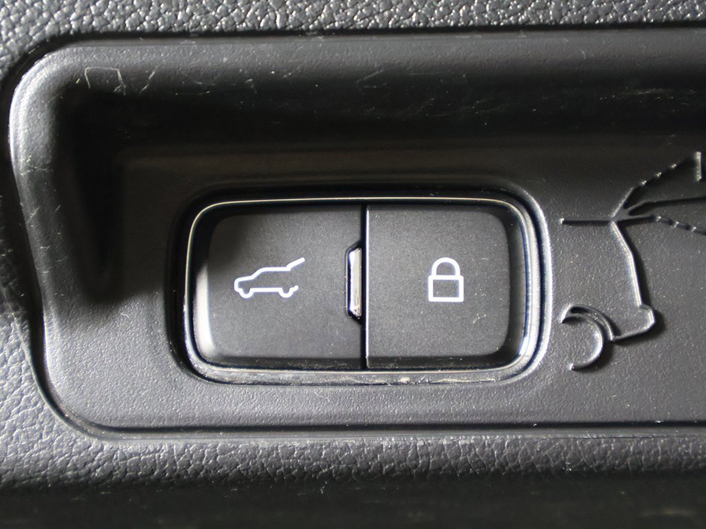 Used 2022 Ford Explorer XLT image 15