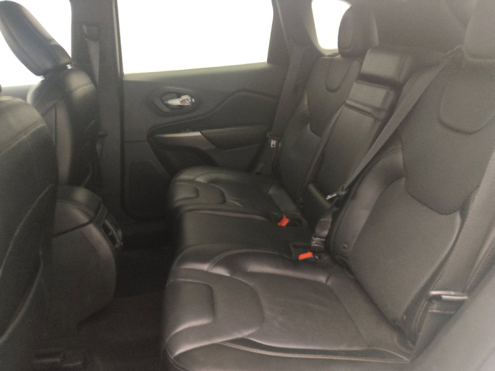 Used 2019 Jeep Cherokee Limited image 18