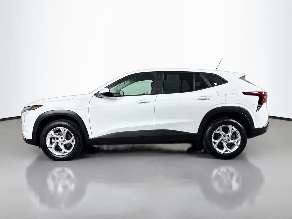 Certified 2025 Chevrolet Trax LS w/ LS Convenience Package FWD image 4