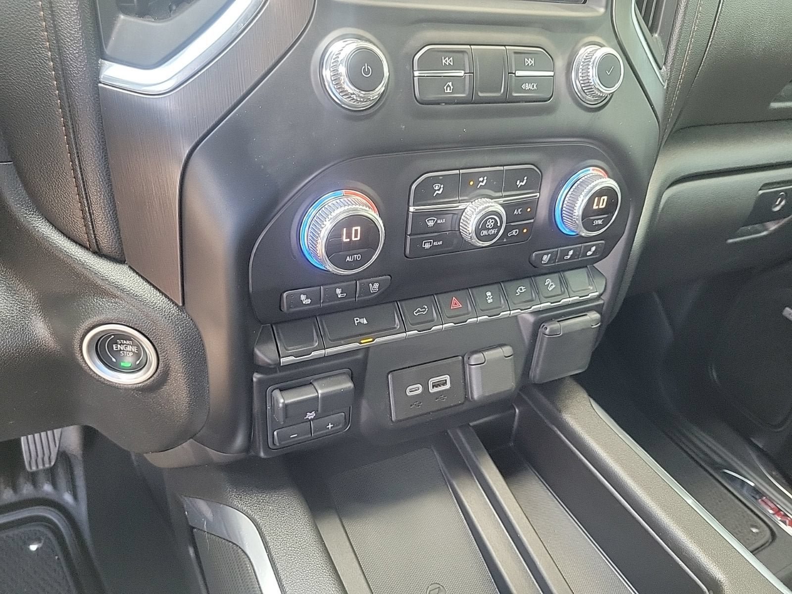 Used 2022 GMC Sierra 2500 AT4 w/ AT4 Preferred Package AWD/4WD image 22