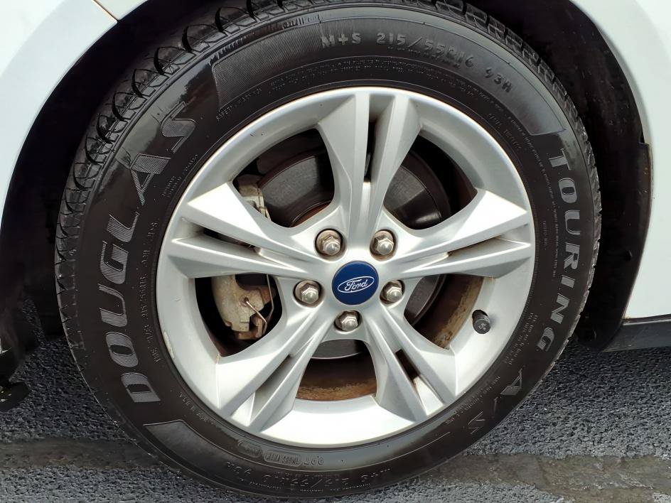 Used 2014 Ford Focus SE FWD image 9
