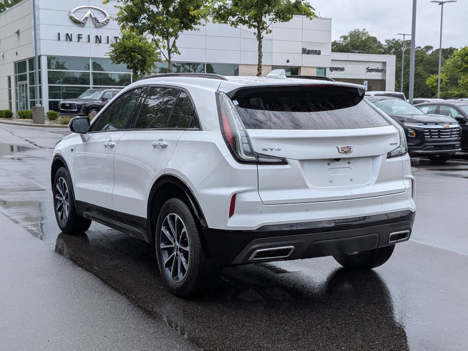 Used 2024 Cadillac XT4 Sport w/ Cold Weather Package FWD image 5