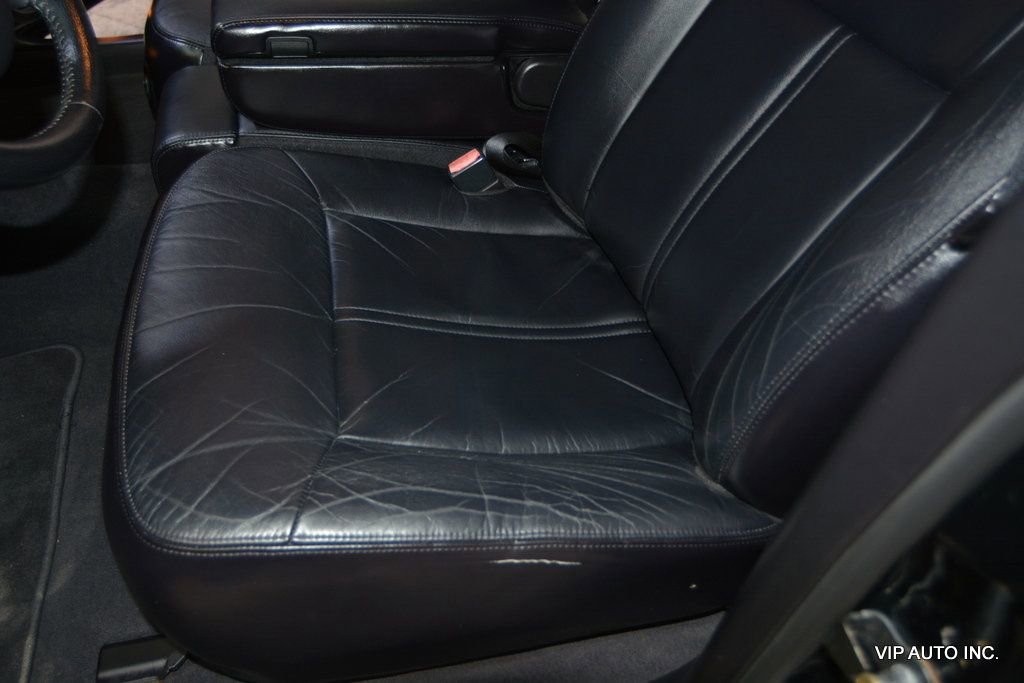 Used 2005 Lincoln Town Car Signature Limited image 17