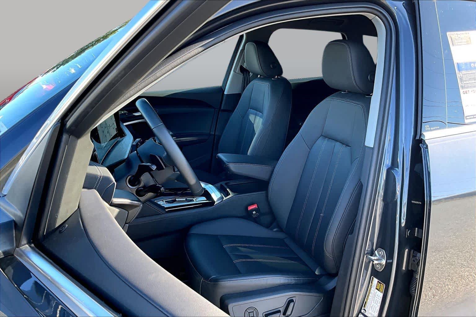 Used 2025 Audi Q5 Premium w/ Convenience Package AWD/4WD image 9