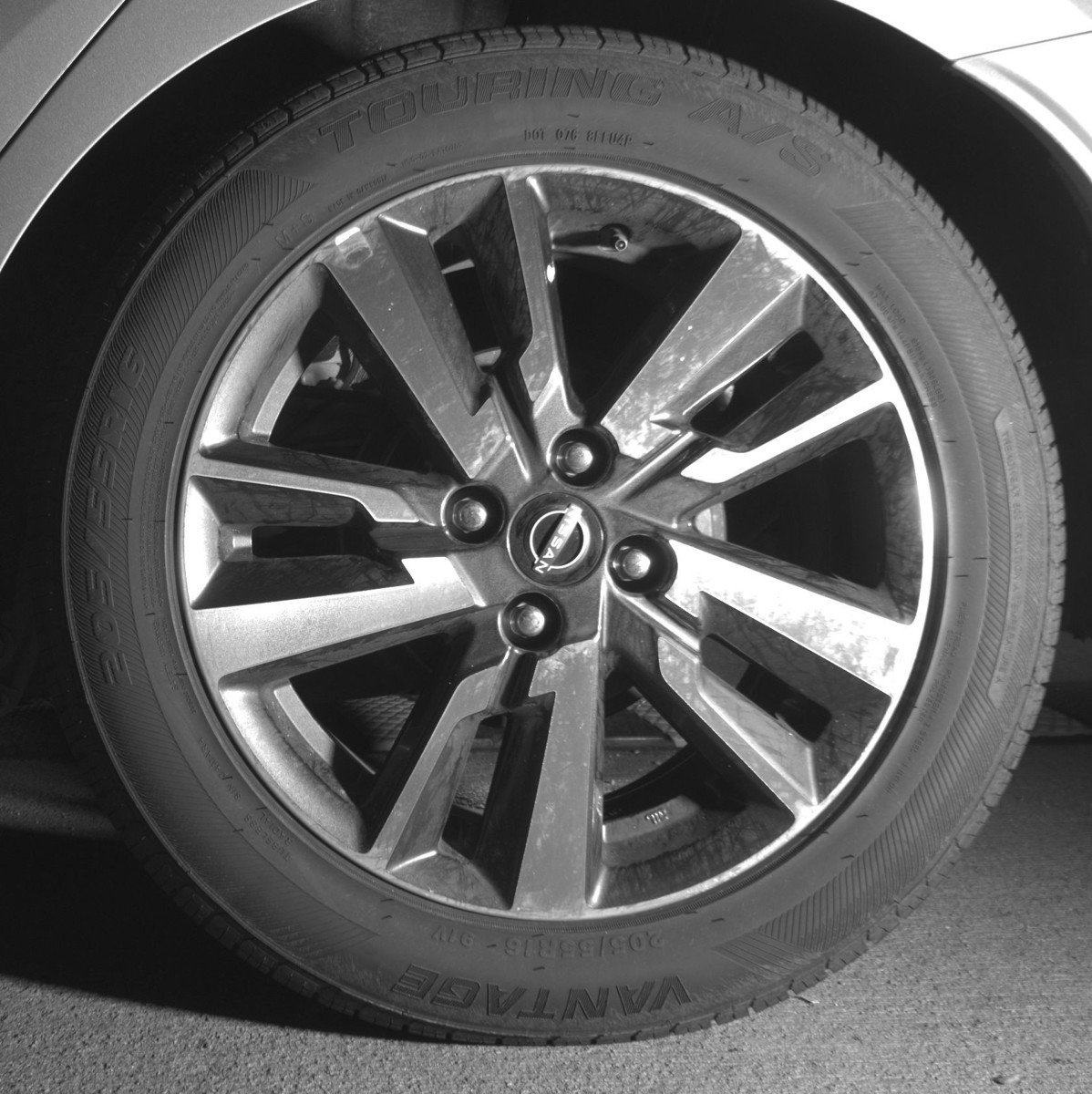 Used 2025 Nissan Versa SV image 14