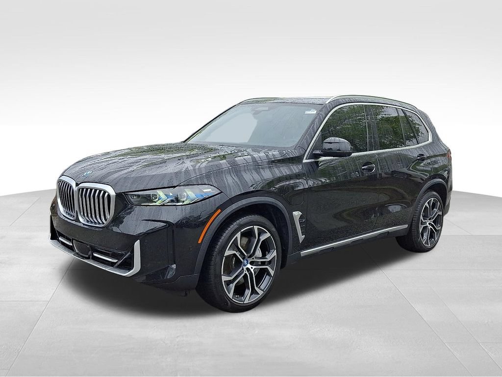 Used 2024 BMW X5 xDrive50e w/ Premium Package AWD/4WD image 3