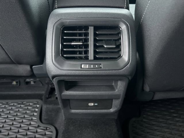 Used 2024 Volkswagen Taos SE image 9