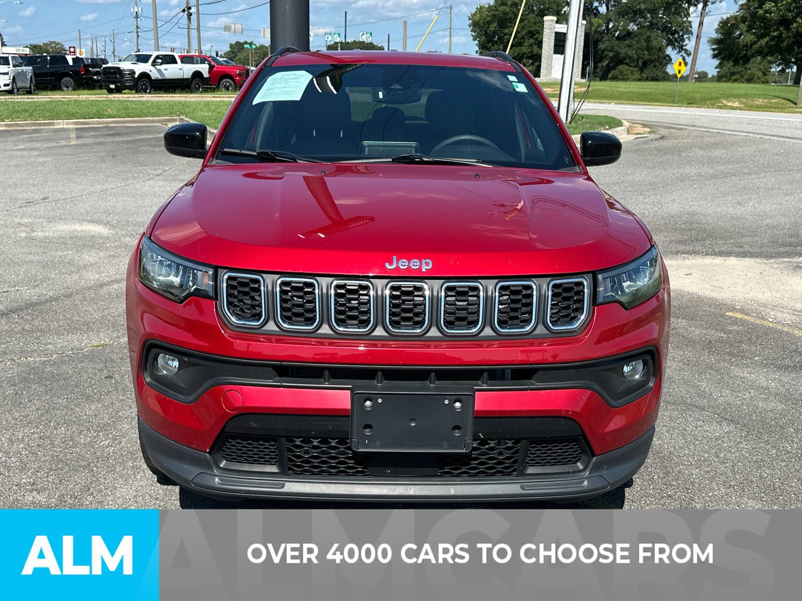 Used 2025 Jeep Compass Latitude AWD/4WD image 2