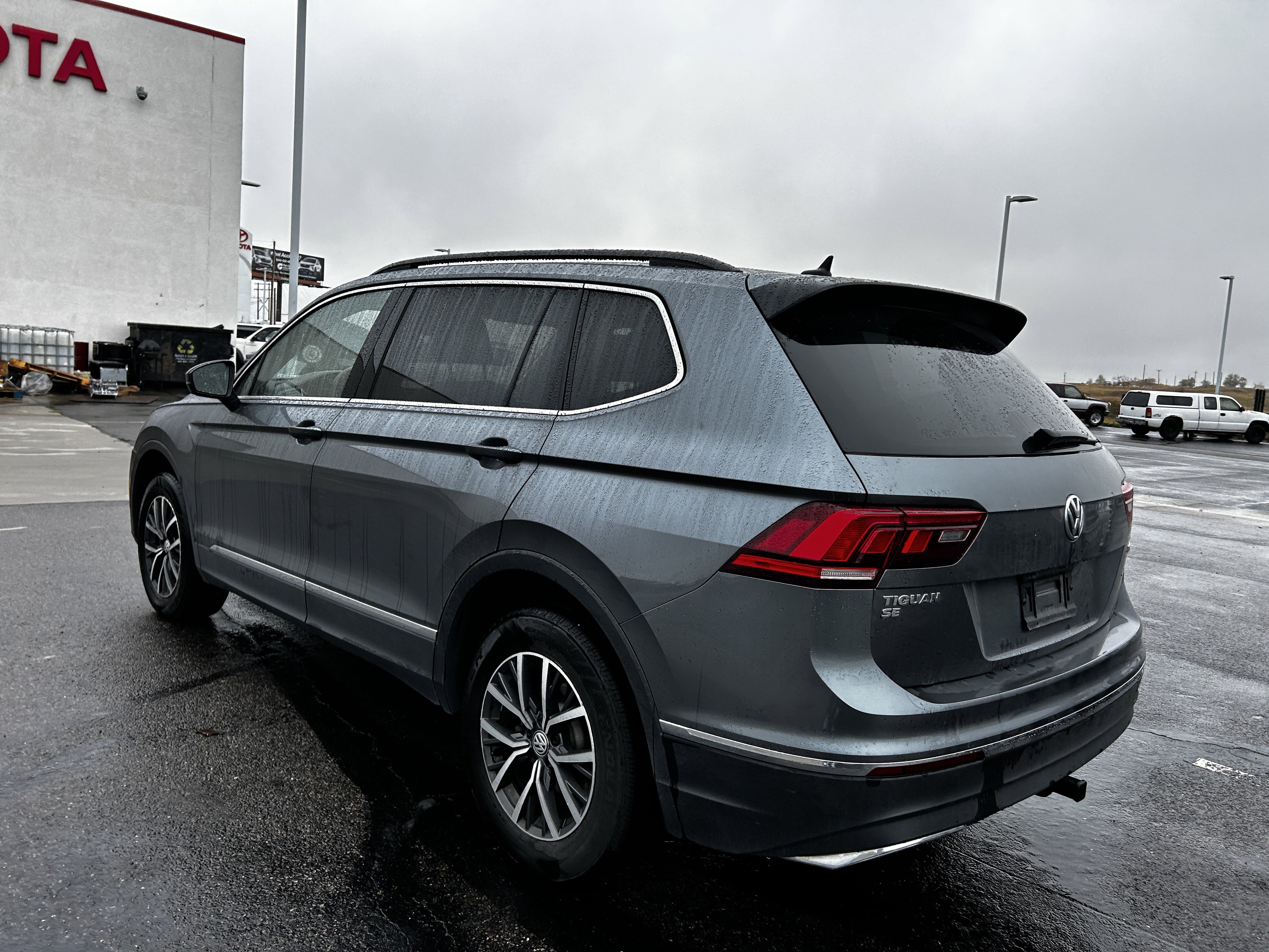 Used 2020 Volkswagen Tiguan SE image 3