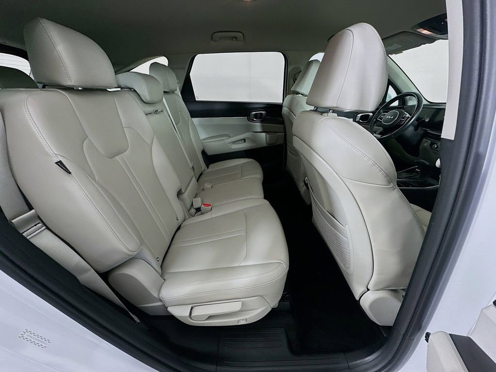 Certified 2025 Kia Sorento S image 8