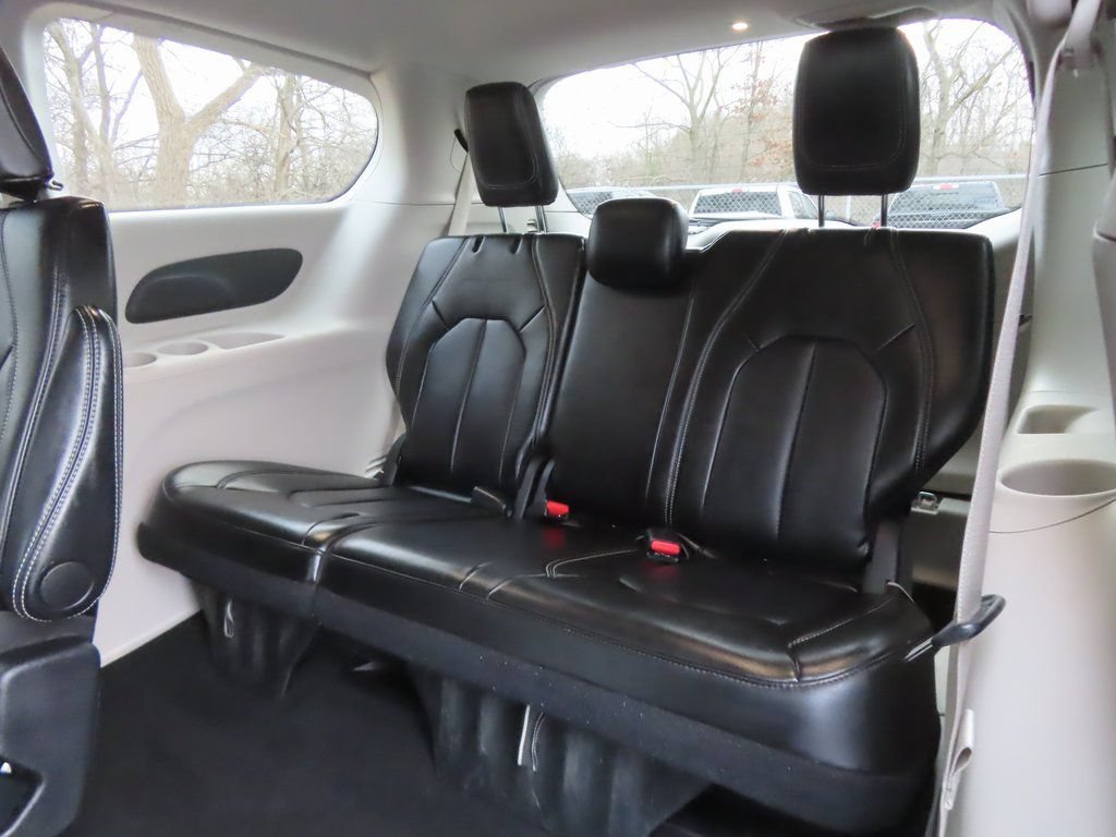 Certified 2024 Chrysler Pacifica Touring-L FWD image 22