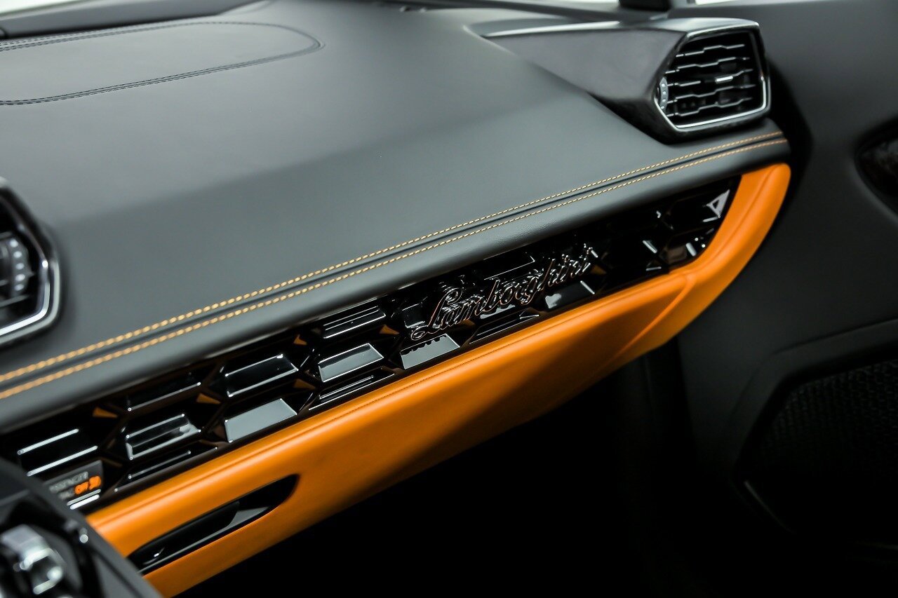 Used 2020 Lamborghini Huracan EVO RWD image 36