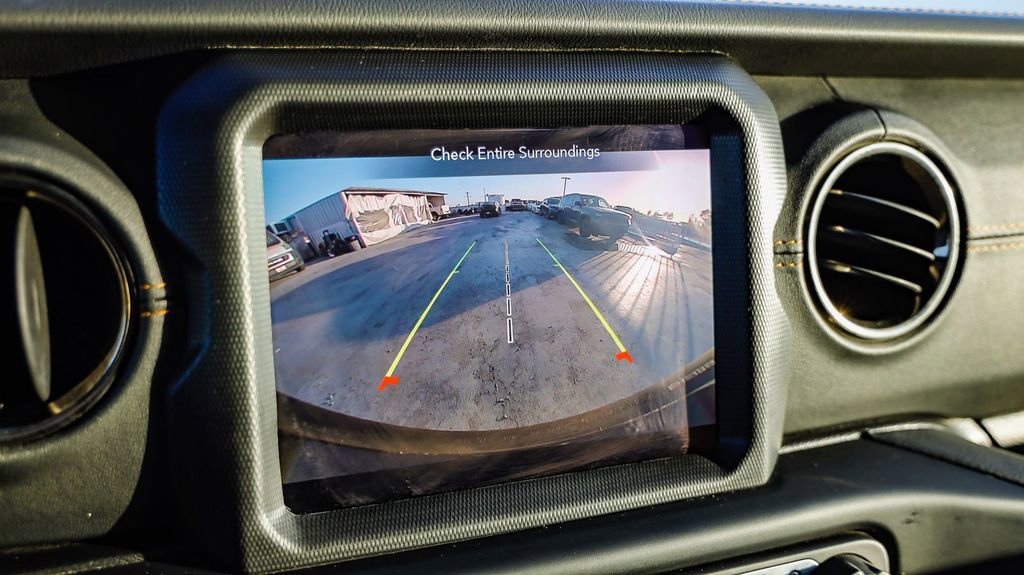 Used 2021 Jeep Wrangler Unlimited Sahara image 29