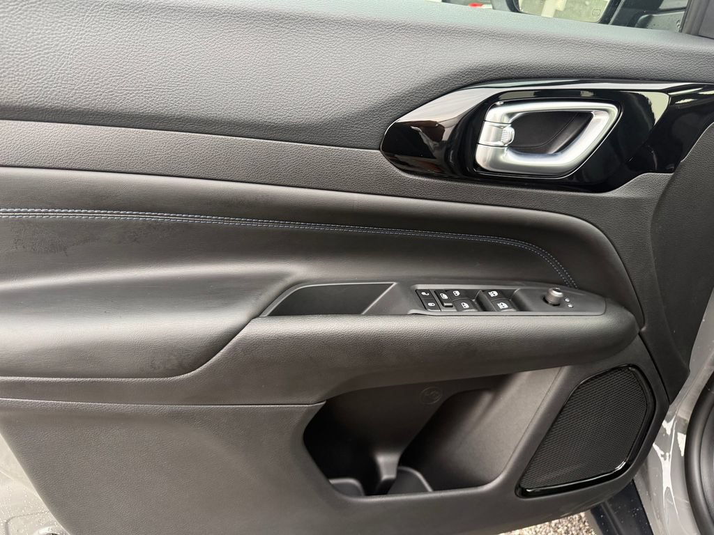 New 2026 Jeep Compass Latitude AWD/4WD image 5
