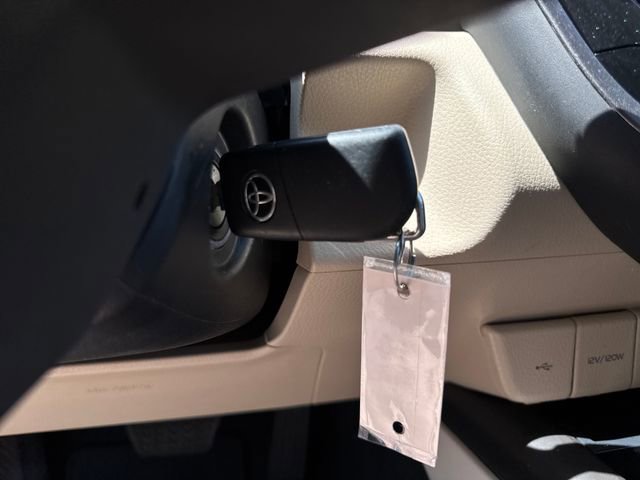 Used 2022 Toyota Camry LE AWD/4WD image 28