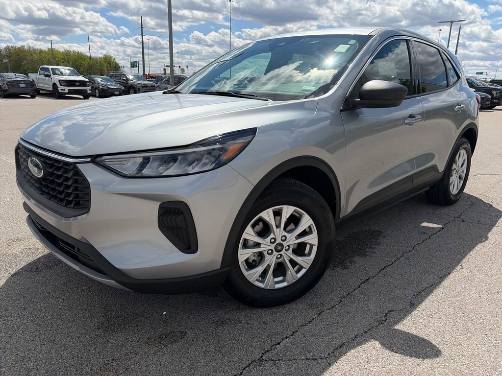Used 2024 Ford Escape Active AWD/4WD image 3