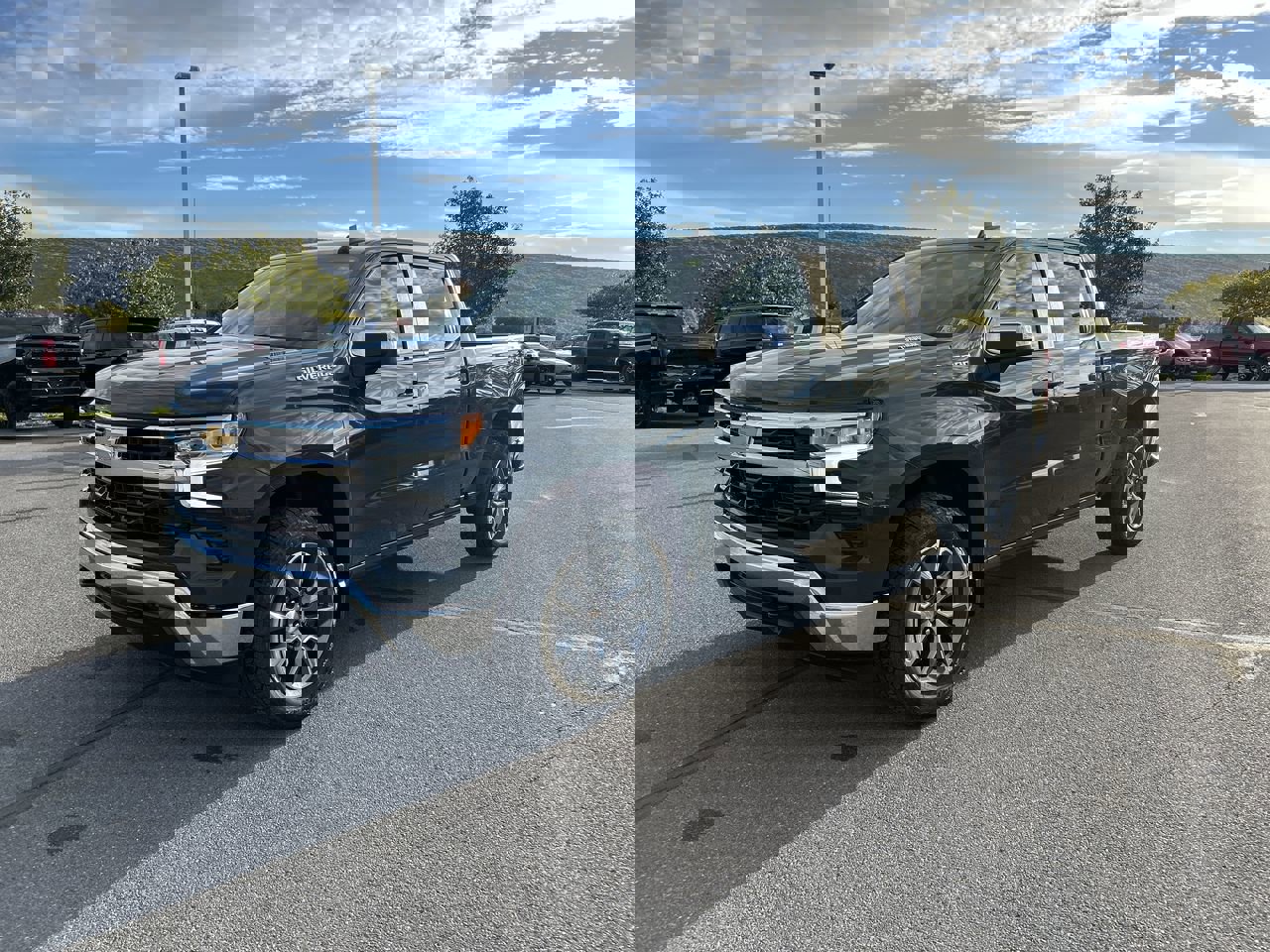 New 2026 Chevrolet Silverado 1500 LT w/ LPO, Dark Essentials Package video 3