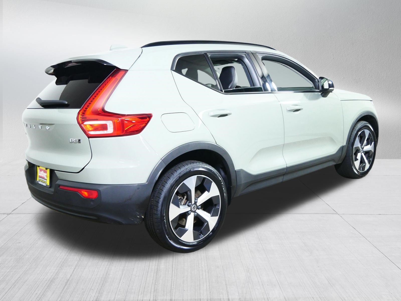Used 2023 Volvo XC40 B5 Plus w/ Driver Assist Package AWD/4WD image 7