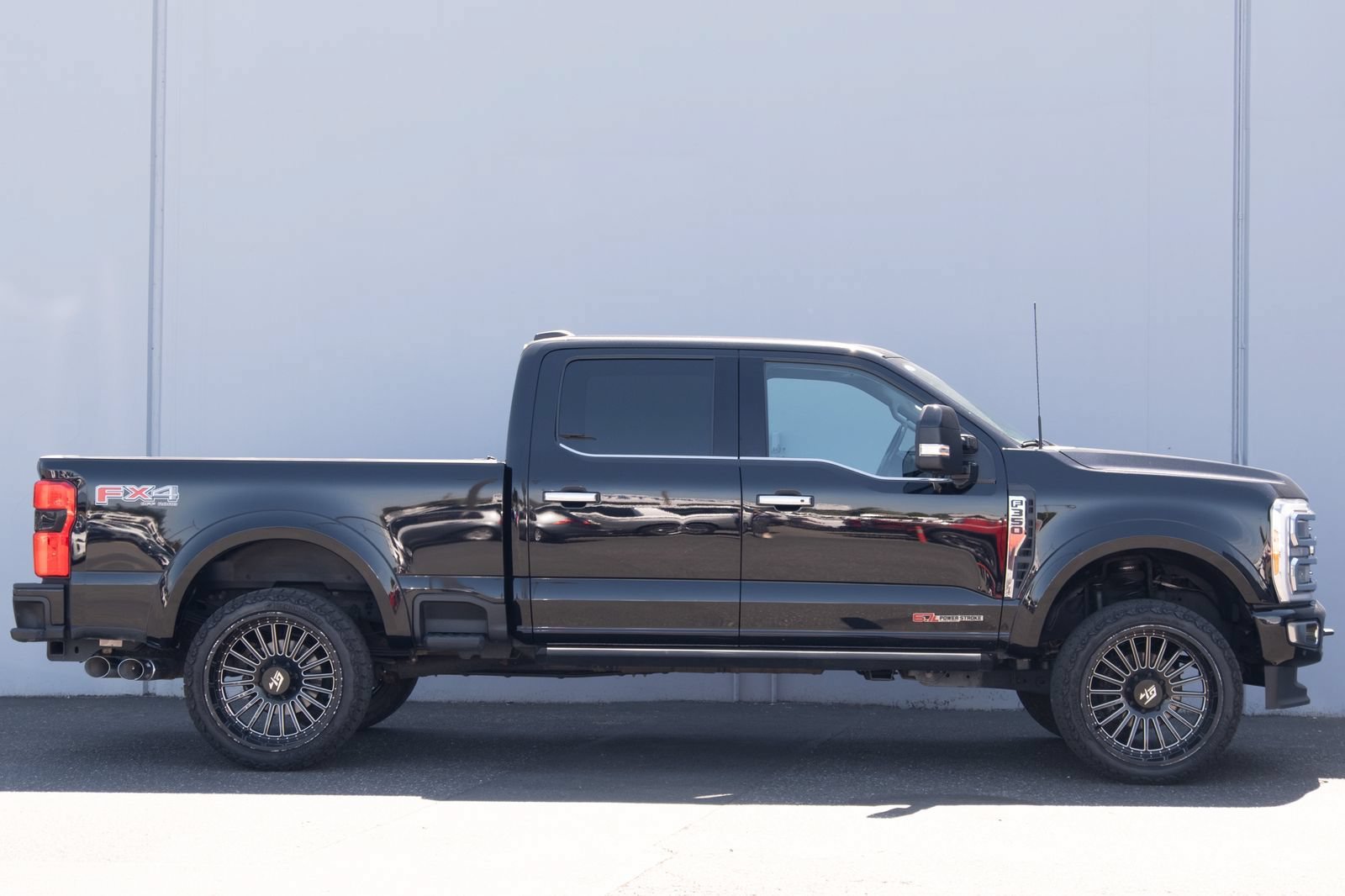 Used 2023 Ford F350 Limited w/ FX4 Off-Road Package AWD/4WD image 30