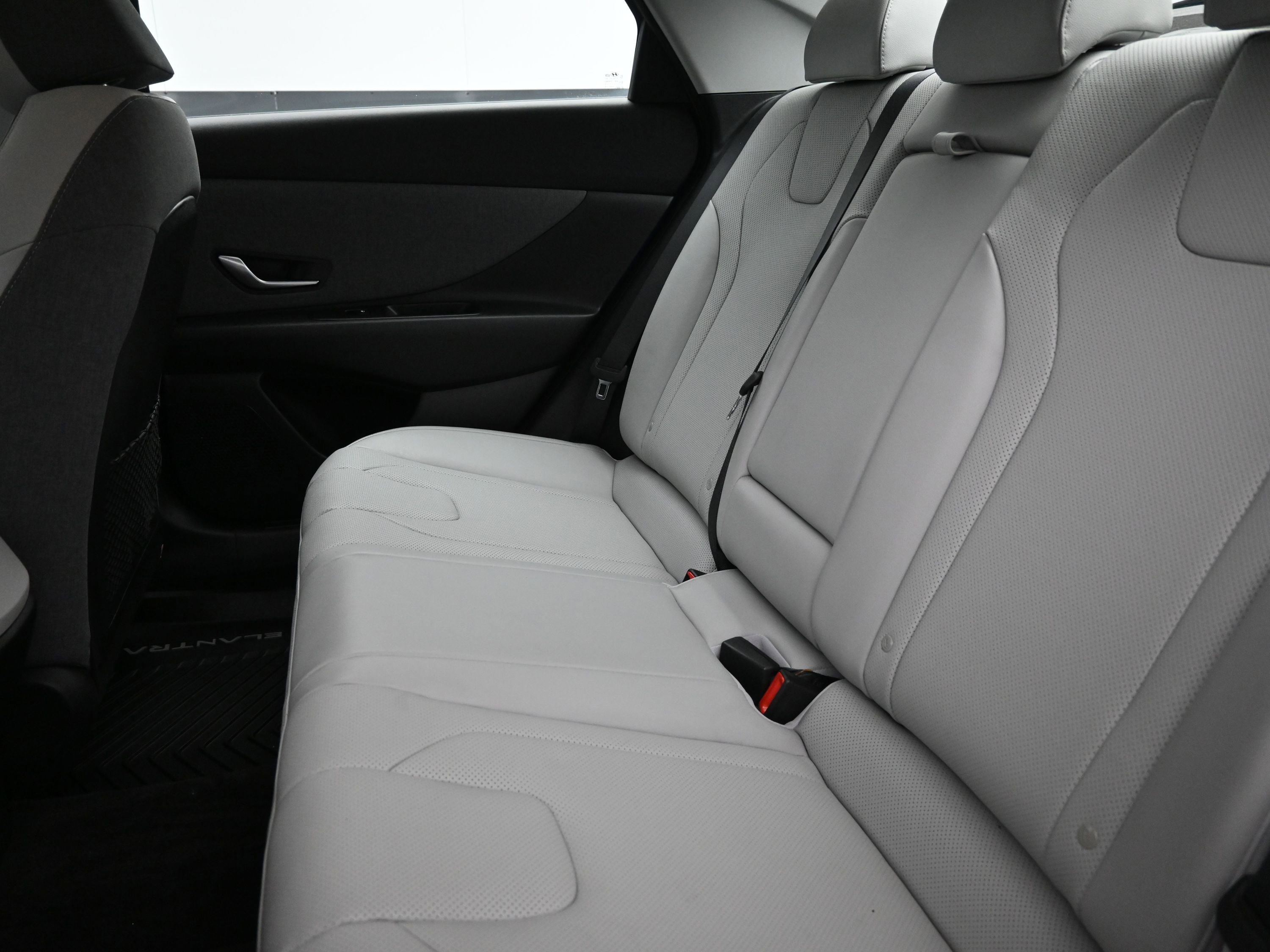 Used 2023 Hyundai Elantra Limited image 22