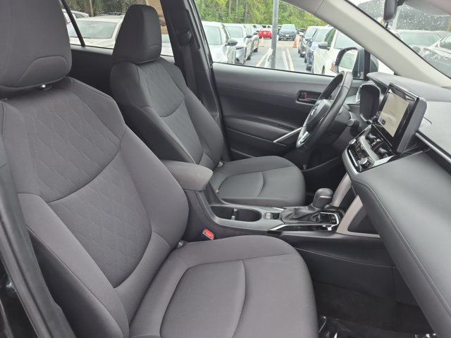 Used 2025 Toyota Corolla Cross LE FWD image 30