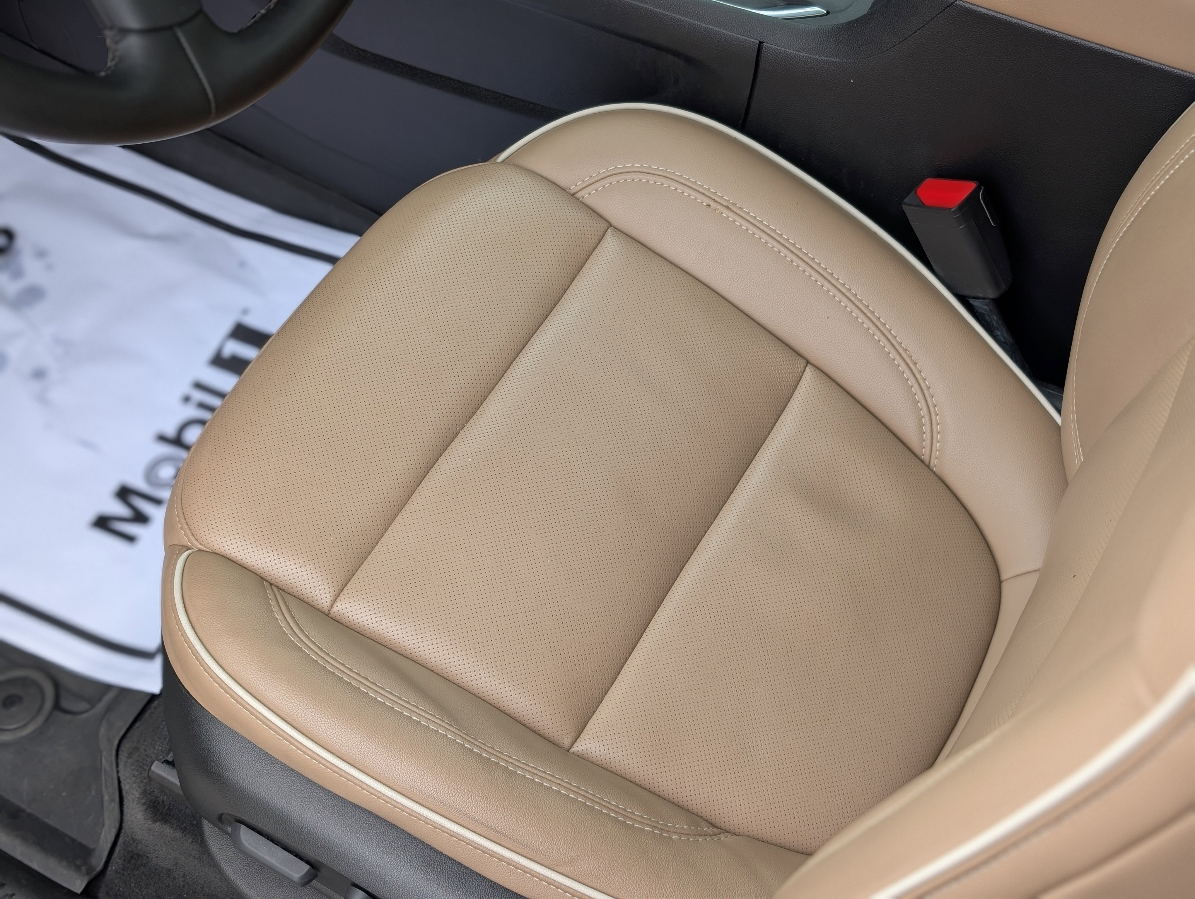 Used 2023 Chevrolet Traverse Premier image 39