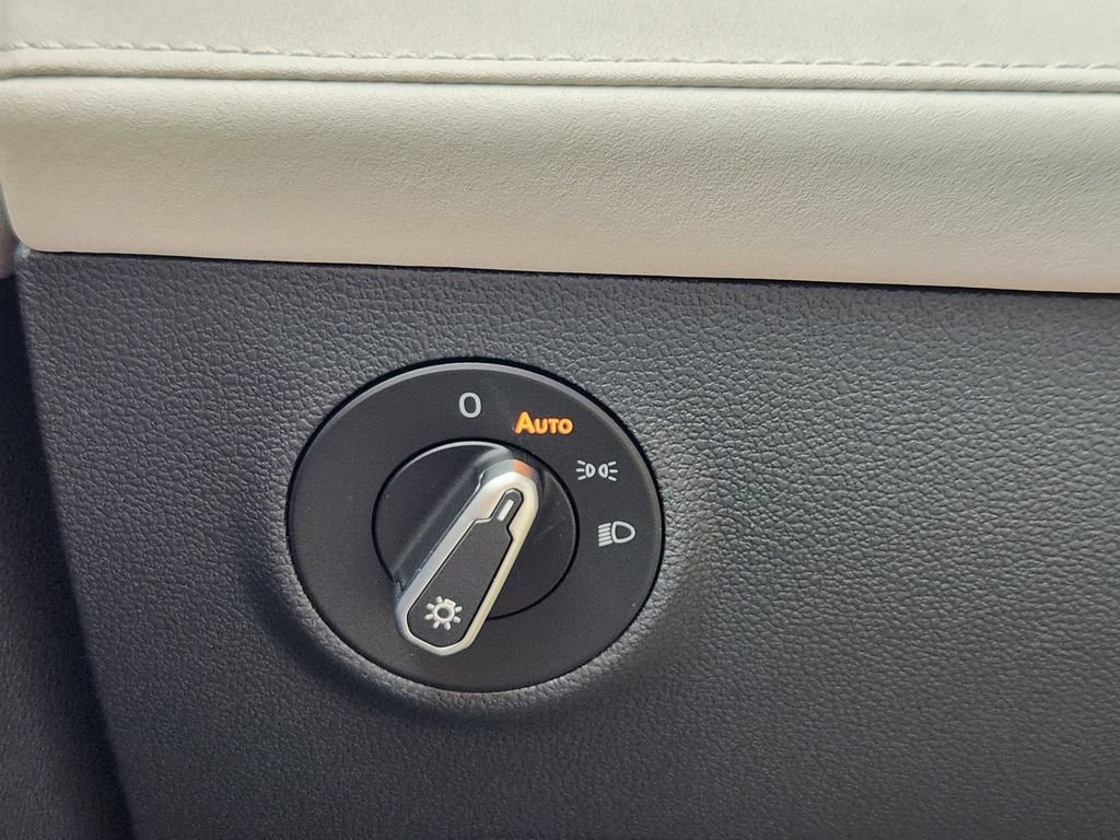 New 2026 Volkswagen Taos SE AWD/4WD image 11