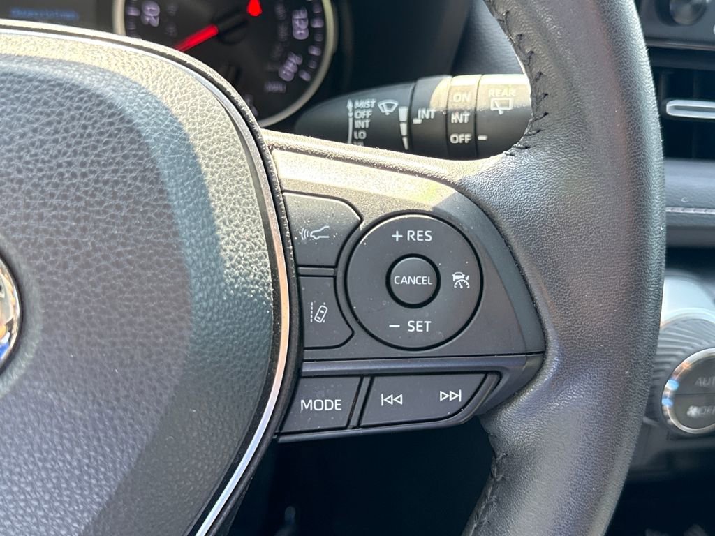 Used 2022 Toyota RAV4 XLE Premium image 27