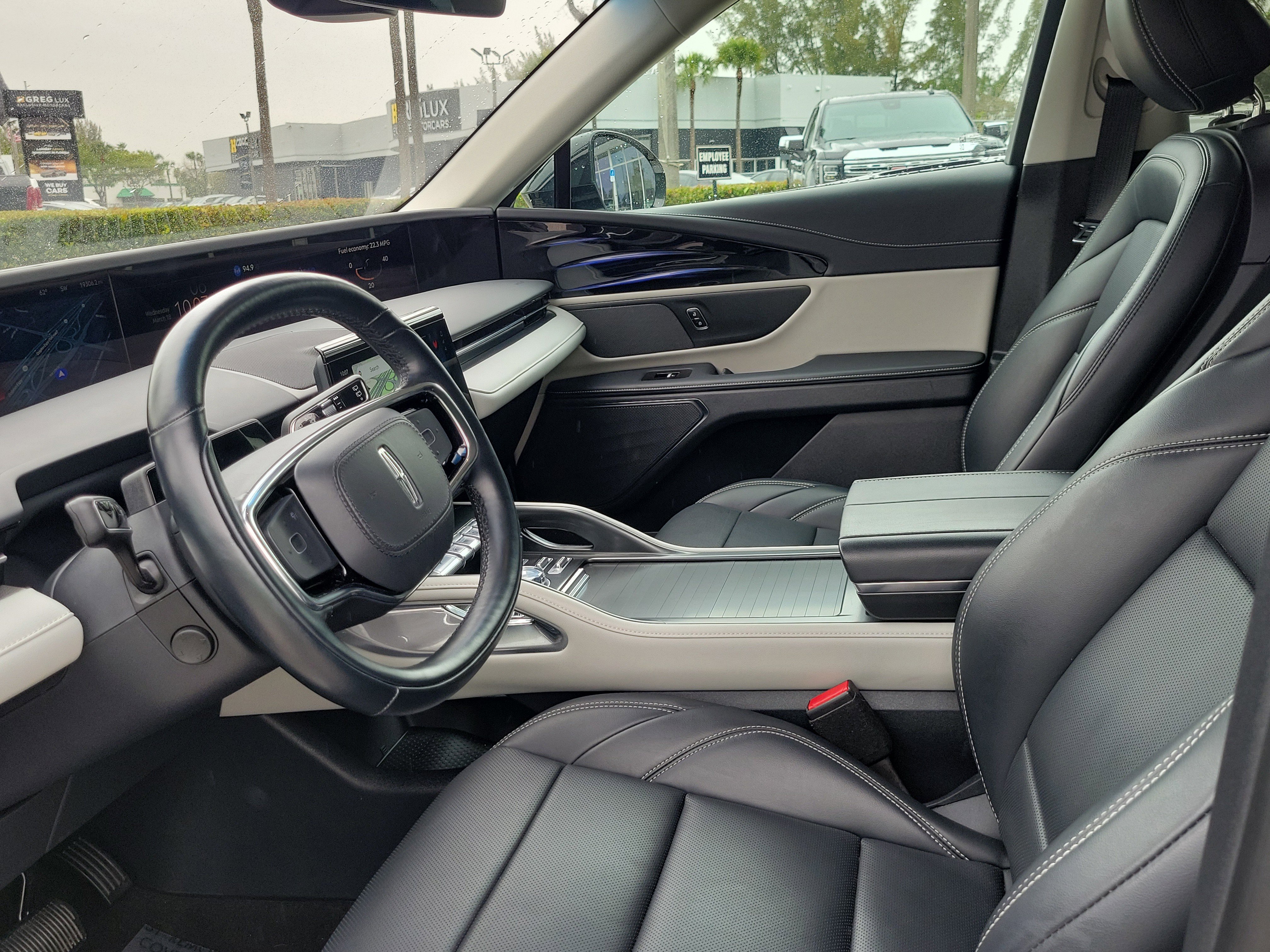 Used 2024 Lincoln Nautilus Premier image 12