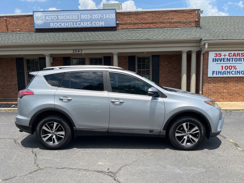 Used 2018 Toyota RAV4 XLE image 3