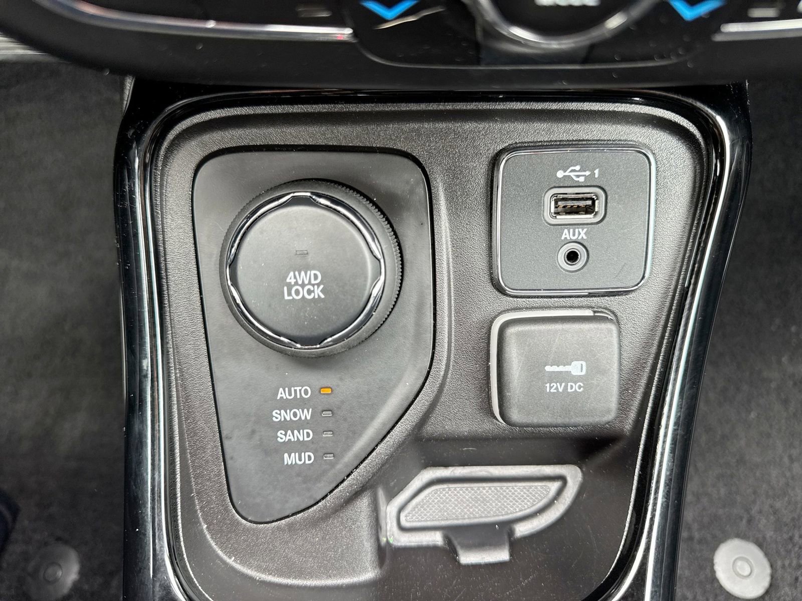 Used 2020 Jeep Compass Limited AWD/4WD image 32