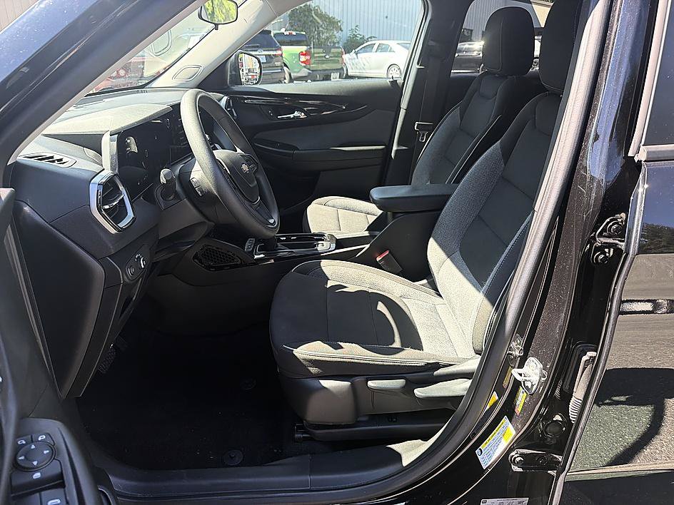 Used 2024 Chevrolet TrailBlazer LS w/ LS Convenience Package AWD/4WD image 14