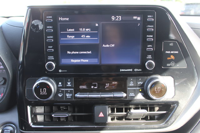 Used 2022 Toyota Highlander LE FWD image 39