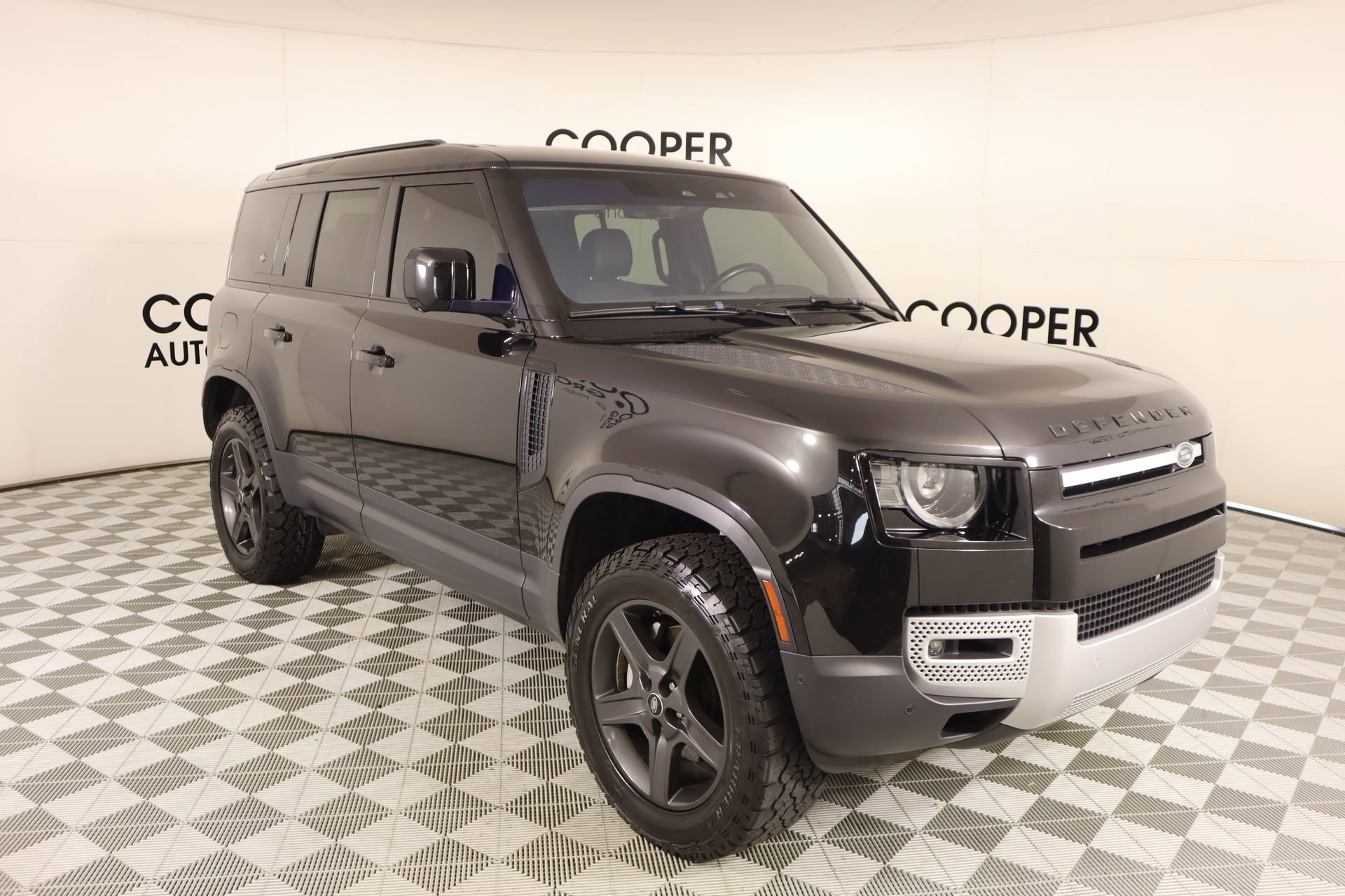 Used 2020 Land Rover Defender 110 SE AWD/4WD image 1