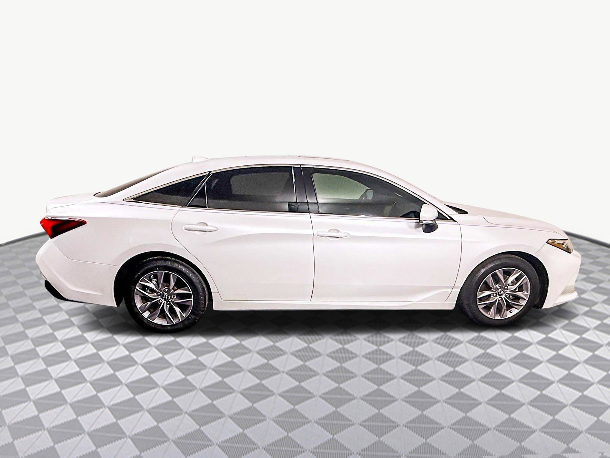 Used 2019 Toyota Avalon XLE w/ Moonroof Package image 11