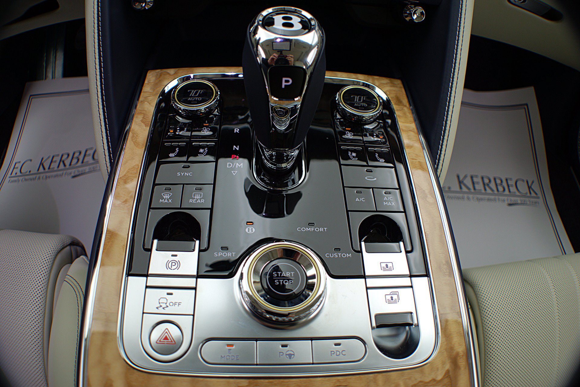 Certified 2022 Bentley Flying Spur Plug-In Hybrid AWD/4WD image 35