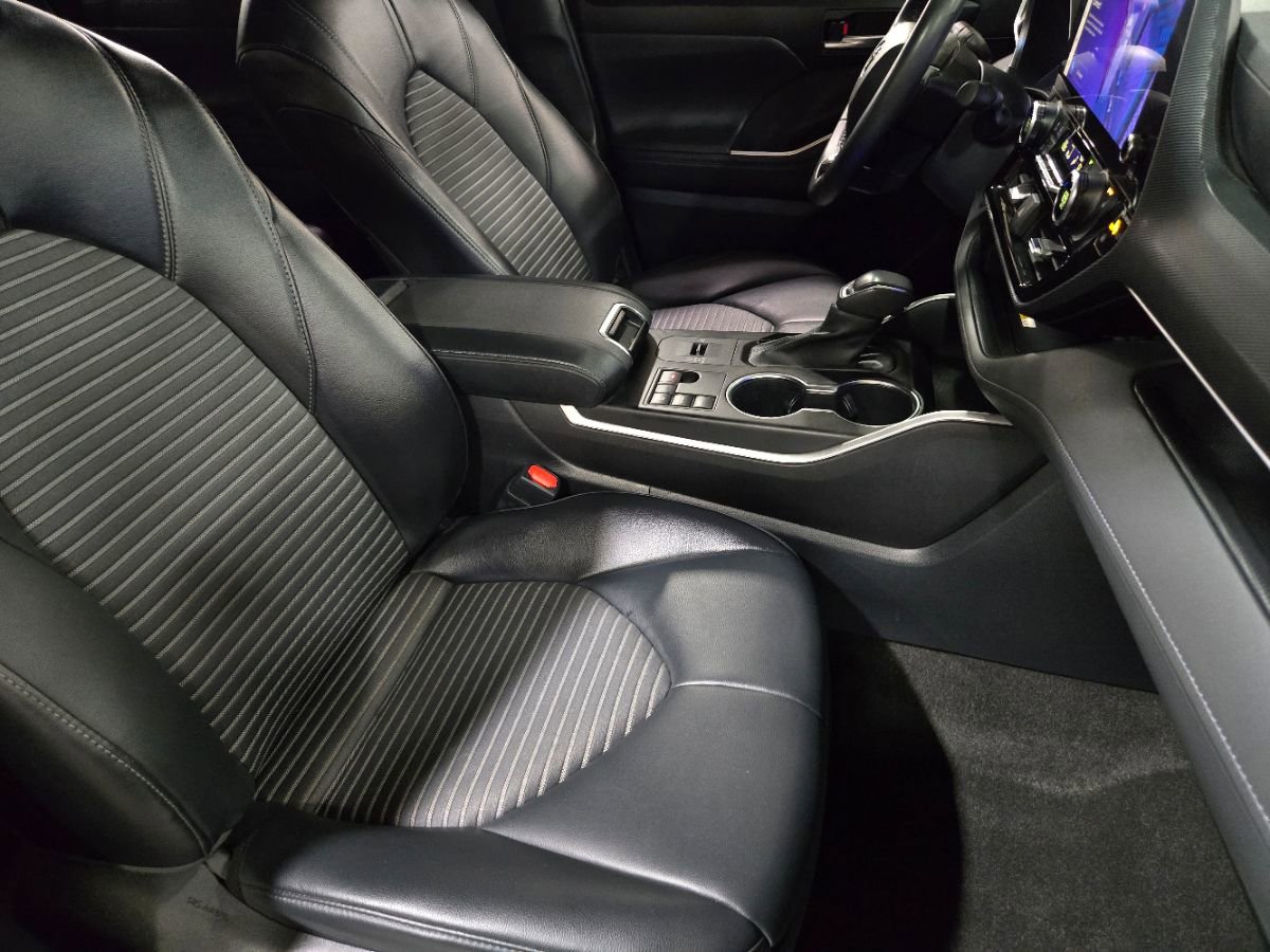 Used 2023 Toyota Highlander XSE image 24