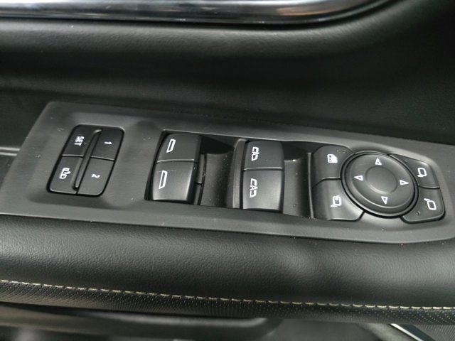 Used 2023 GMC Yukon SLT w/ SLT Premium Package image 28